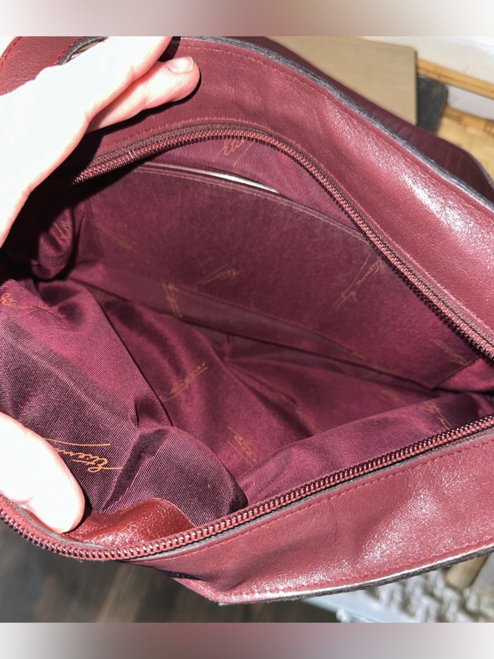 Vintage Etienne Aigner Classic Dark Burgundy Oxblood Red Leather Shoulder Bag - Picture 5 of 9
